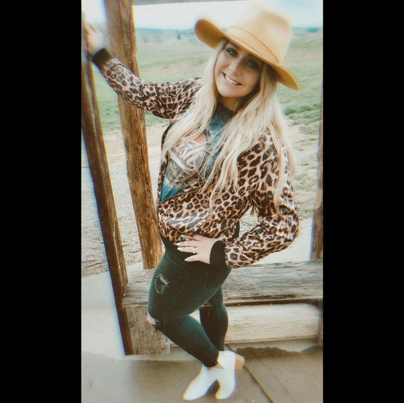 Meet your Posher, Brittanie - Picture 3 of 4